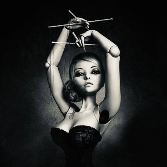 Meet your Artisan Posher, Lola - Picture 1 of 5